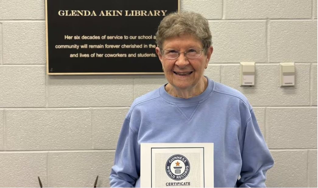 Мэргэжилдээ үнэнч байхын үнэ цэнэ буюу 61 жилийн хөдөлмөрийн үр дүн