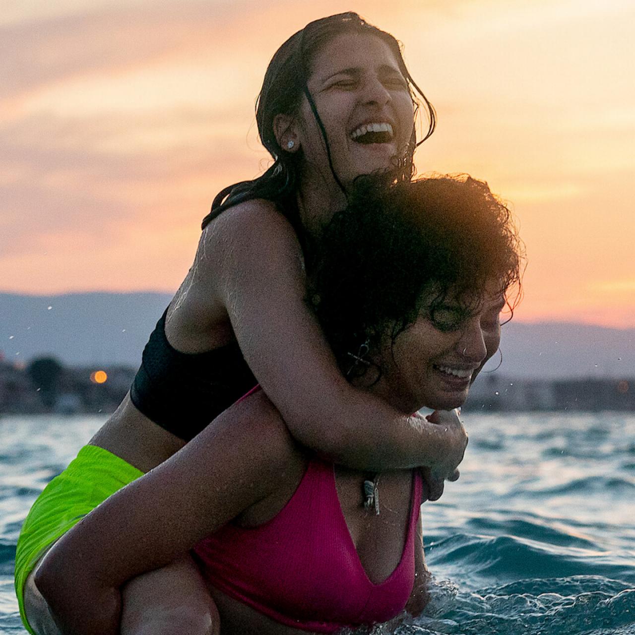 Нийт 3 цаг сэлж, 20 хүний амь аварчээ