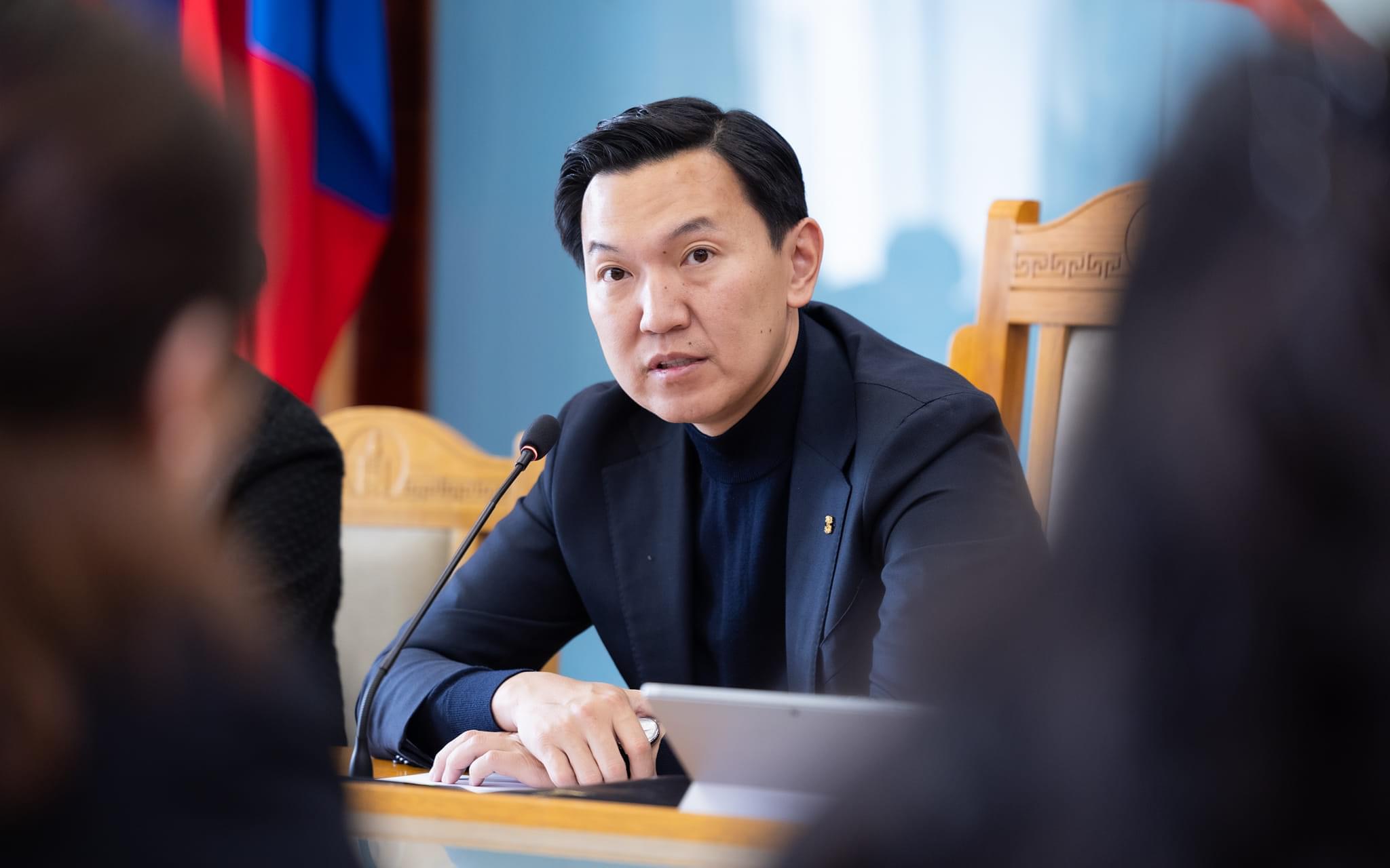 Бэлэн 7 сая төгрөгтэй ч 5 тэрбумын авто зогсоолтой Н.Учрал сайдын хөрөнгө орлогын мэдүүлэг